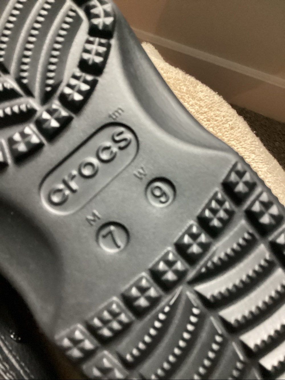 CROCS Classic Islander Shoes - Size 9 - Picture 6 of 6